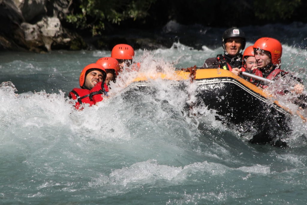 Initiation rafting équipe formation rapides Savoie